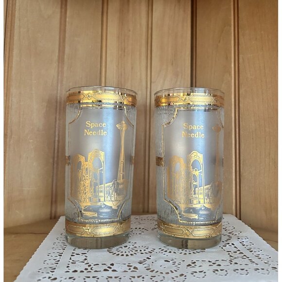 Vintage Seattle Space Needle Souvenir Glasses Set Of 2 With Gold Trim - Picture 3 of 6